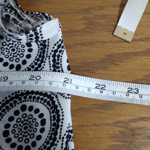 Loft Large Scoop Neck Front Flutter Sleeve Tiered Bottom Black/White Circles - Picture 10 of 10